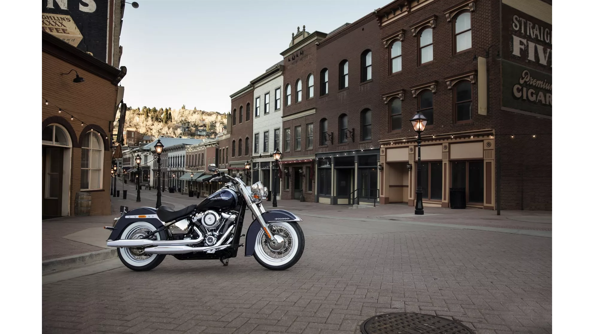 Harley-Davidson Softail Deluxe FLDE - Image 1 Harley-Davidson Softail Deluxe FLDE - Image 1