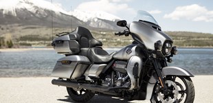 Harley-Davidson CVO Limited FLHTKSE 2019 vs Harley-Davidson CVO Street Glide FLHXSE 2018