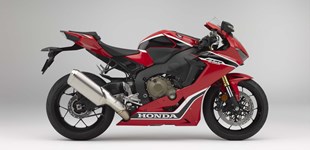 Honda CBR1000RR Fireblade 2019 vs Kawasaki Z900 2021