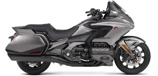 Honda GL 1800 Goldwing 2019 vs Honda VTX 1800 2005