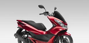 Honda PCX125 2019 vs Zontes 125 D 2025 Honda PCX125 2019 vs Zontes 125 D 2025