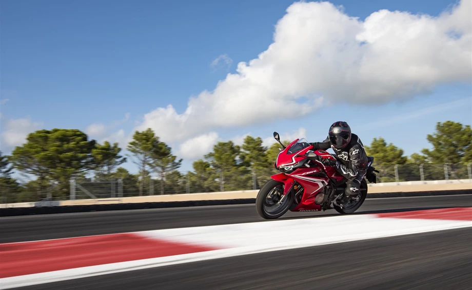 Honda CBR500R Bild 2: Honda CBR500R