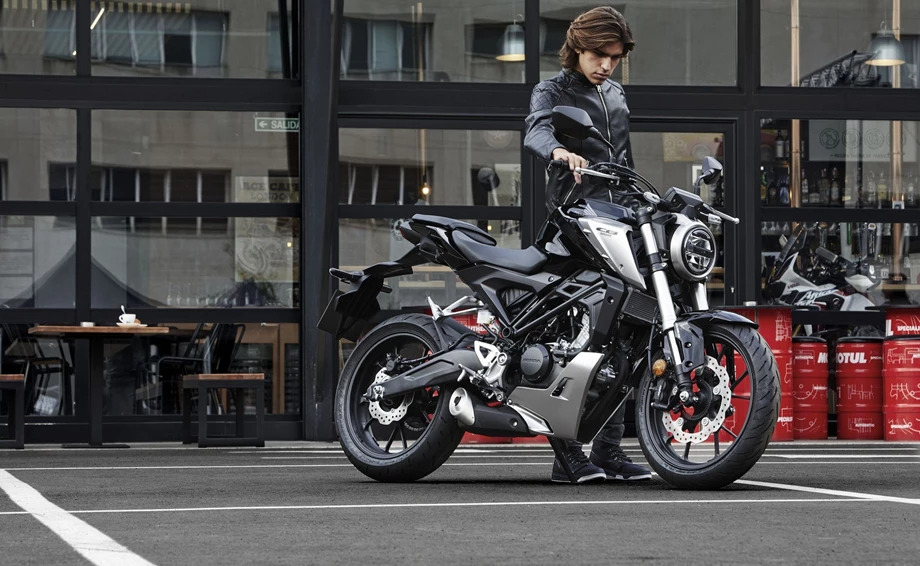 Honda CB125R Bild 10: Honda CB125R