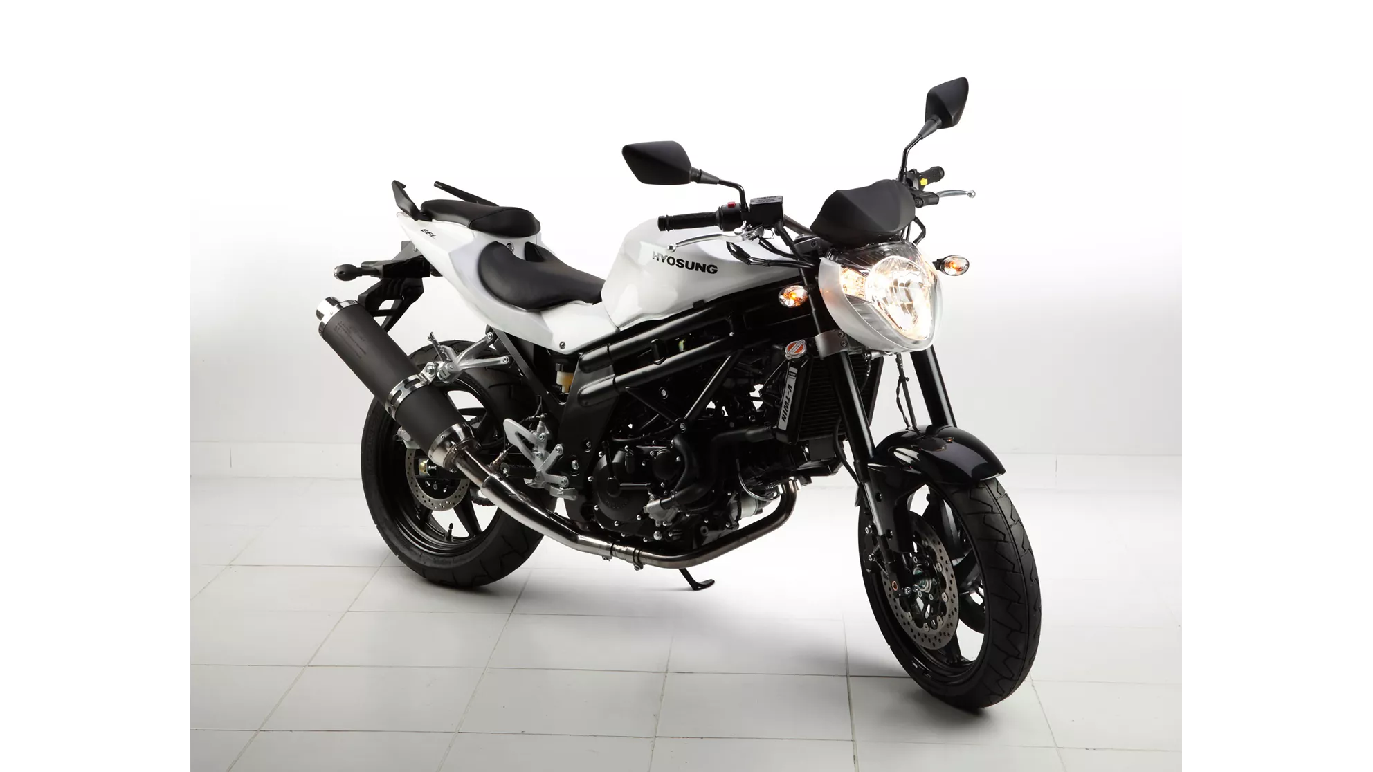 Hyosung GT 650i Naked - Image 3 Hyosung GT 650i Naked - Image 3