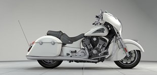 Harley-Davidson CVO FLHTCUSE Ultra Classic Electra Glide 2013 vs Indian Chieftain 2019