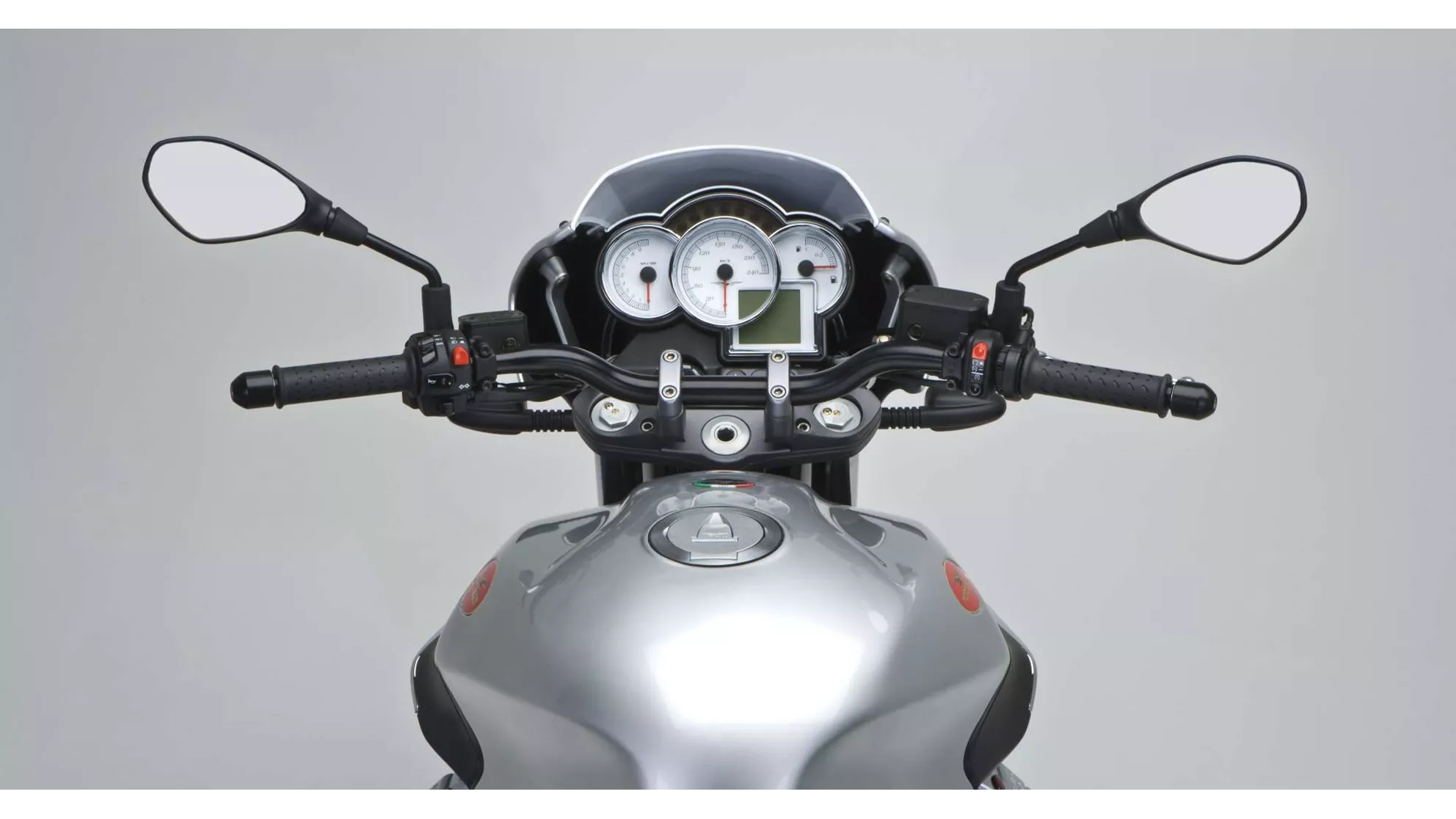 Moto Guzzi 1200 Sport - Slika 2