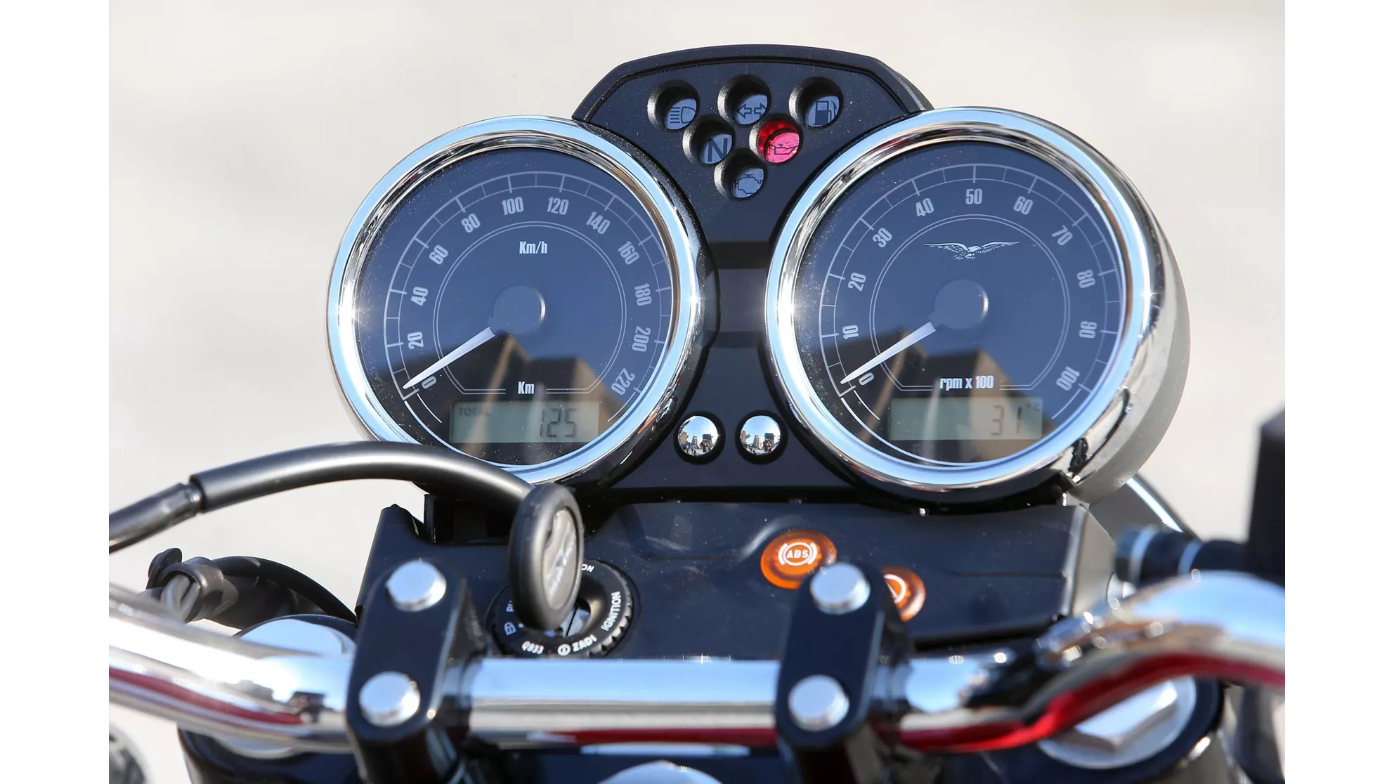 Moto Guzzi V7 II Special - Kép 4