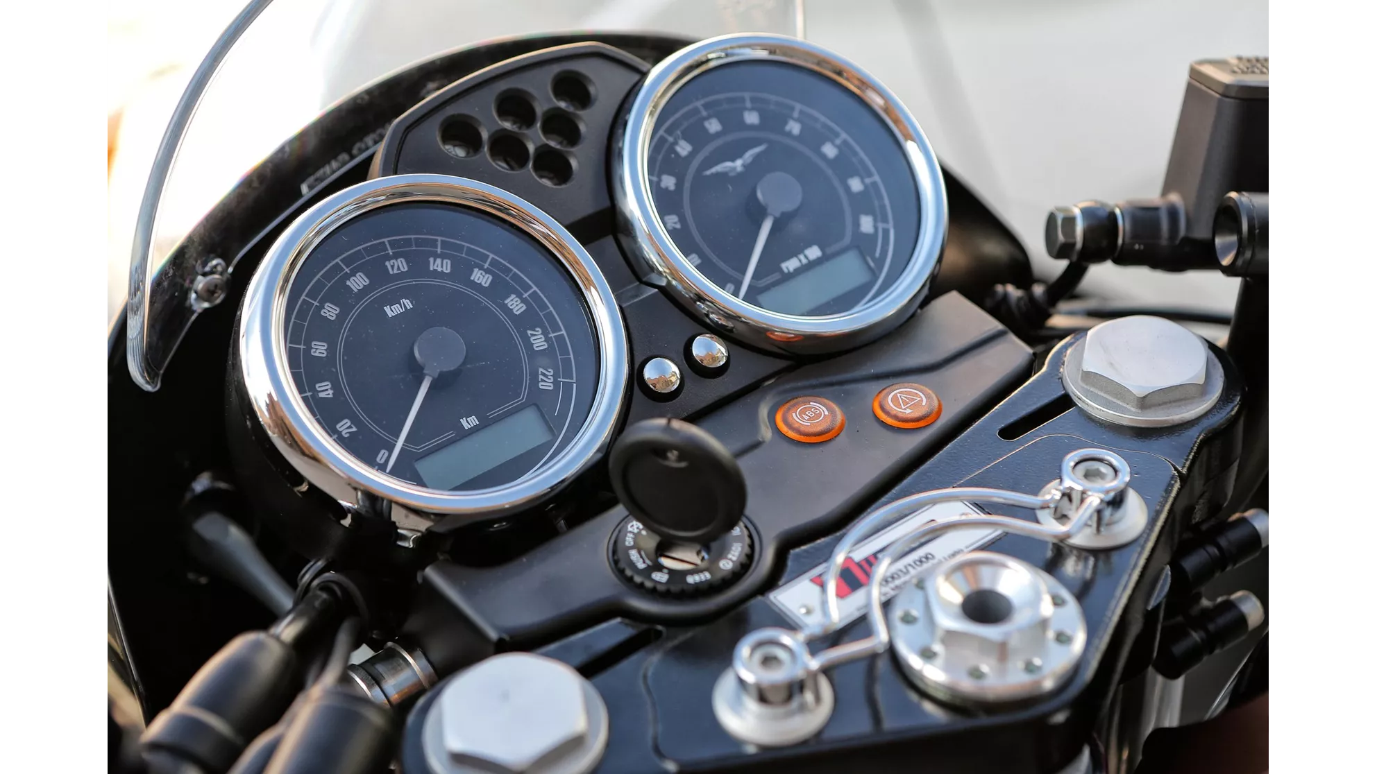 Moto Guzzi V7 II Racer - Imagem 8
