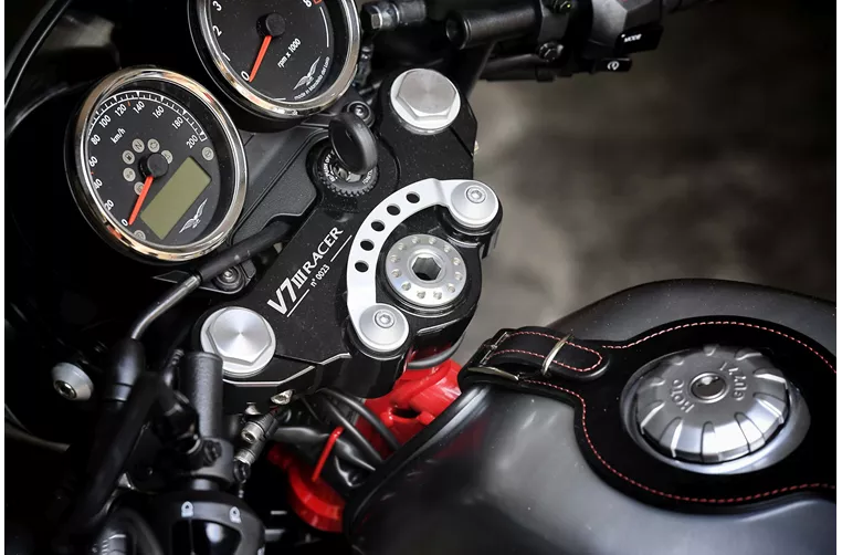 Moto Guzzi V7 III Racer 2019