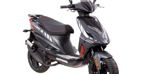 Motowell Crogen City 50 Ltd 2019 vs Peugeot Kisbee 50 RS 4T 2020