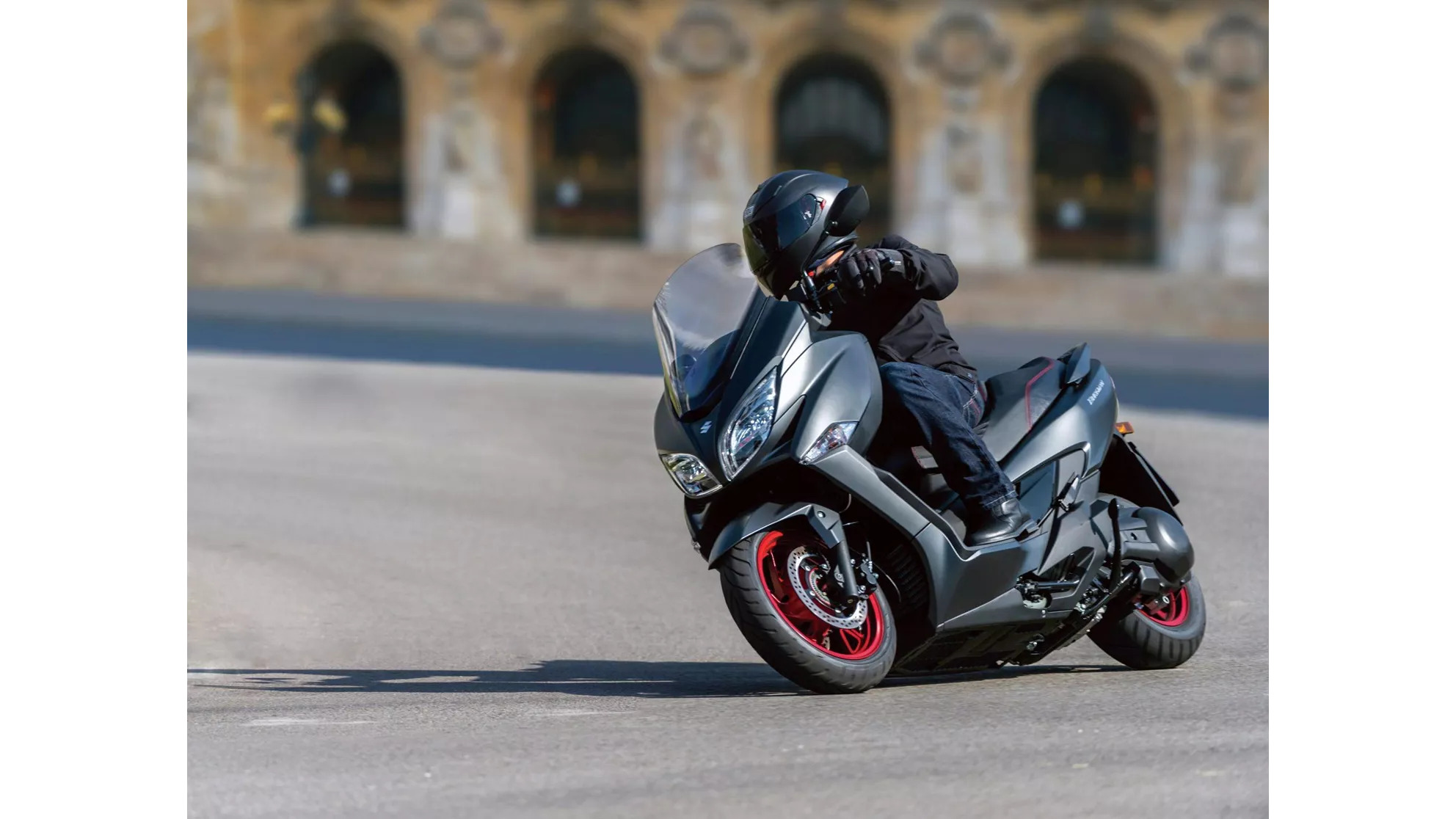 Suzuki Burgman 400 - Image 4 Suzuki Burgman 400 - Image 4