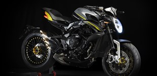 Kawasaki Z900 2020 vs MV Agusta Dragster 800 RR 2019