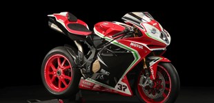 Yamaha R1 World GP 60th Anniversary 2023 vs MV Agusta F4 RC 2019