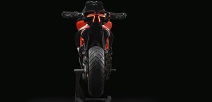 Kawasaki ER-6f 2012 vs MV Agusta Turismo Veloce 800 RC 2019