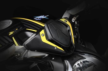 MV Agusta Dragster 800 RR Pirelli 2019 - Bild 9