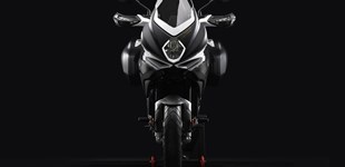 Yamaha Tracer 9 GT 2023 vs MV Agusta Turismo Veloce 800 Lusso SCS 2019