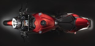 MV Agusta Brutale 1000 2019 vs Yamaha R1 2019