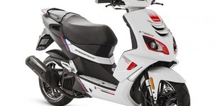 Peugeot Speedfight 4 R-Cup 2019 vs Daelim XQ1 2022 Peugeot Speedfight 4 R-Cup 2019 vs Daelim XQ1 2022