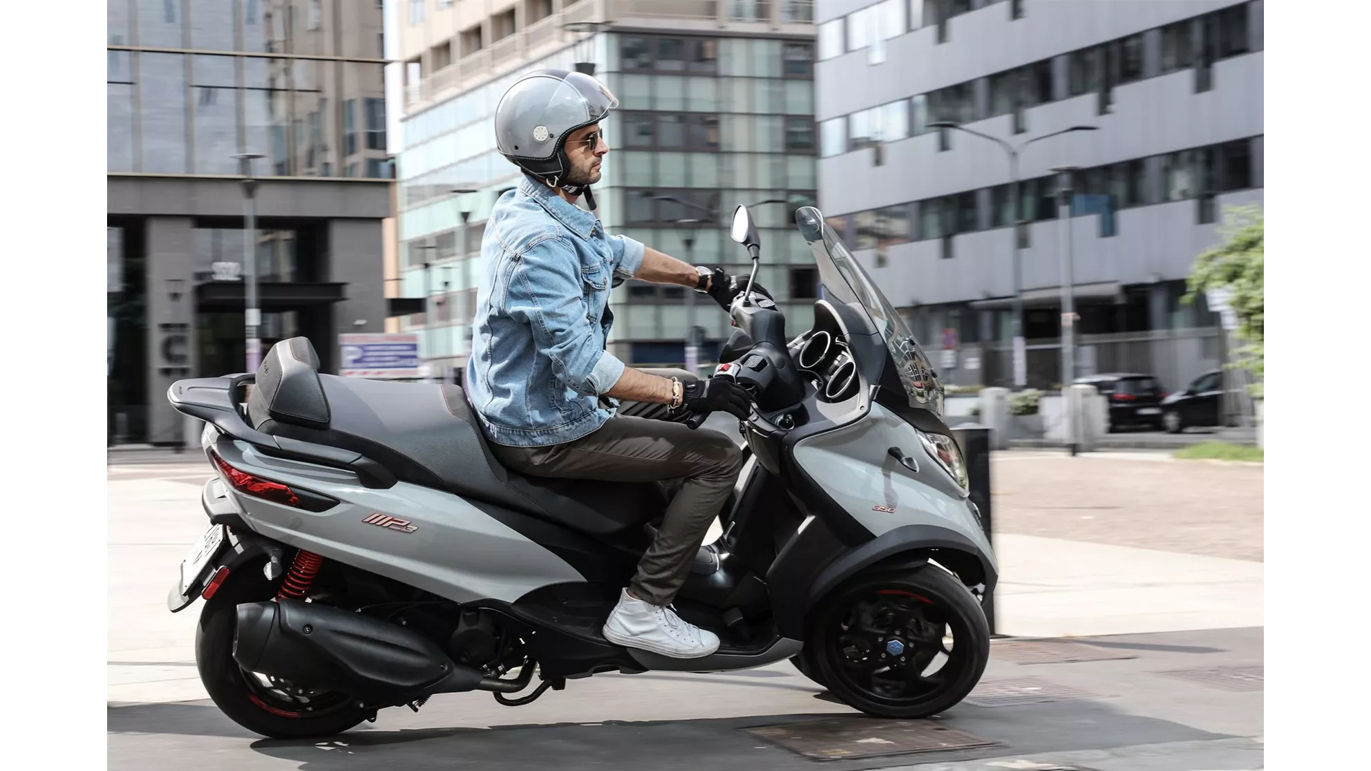 Piaggio MP3 350 ABS-ASR Sport - Image 1 Piaggio MP3 350 ABS-ASR Sport - Image 1