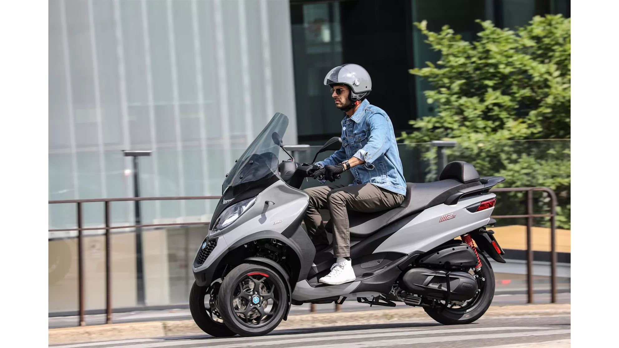 Piaggio MP3 350 ABS-ASR Sport - Image 11 Piaggio MP3 350 ABS-ASR Sport - Image 11