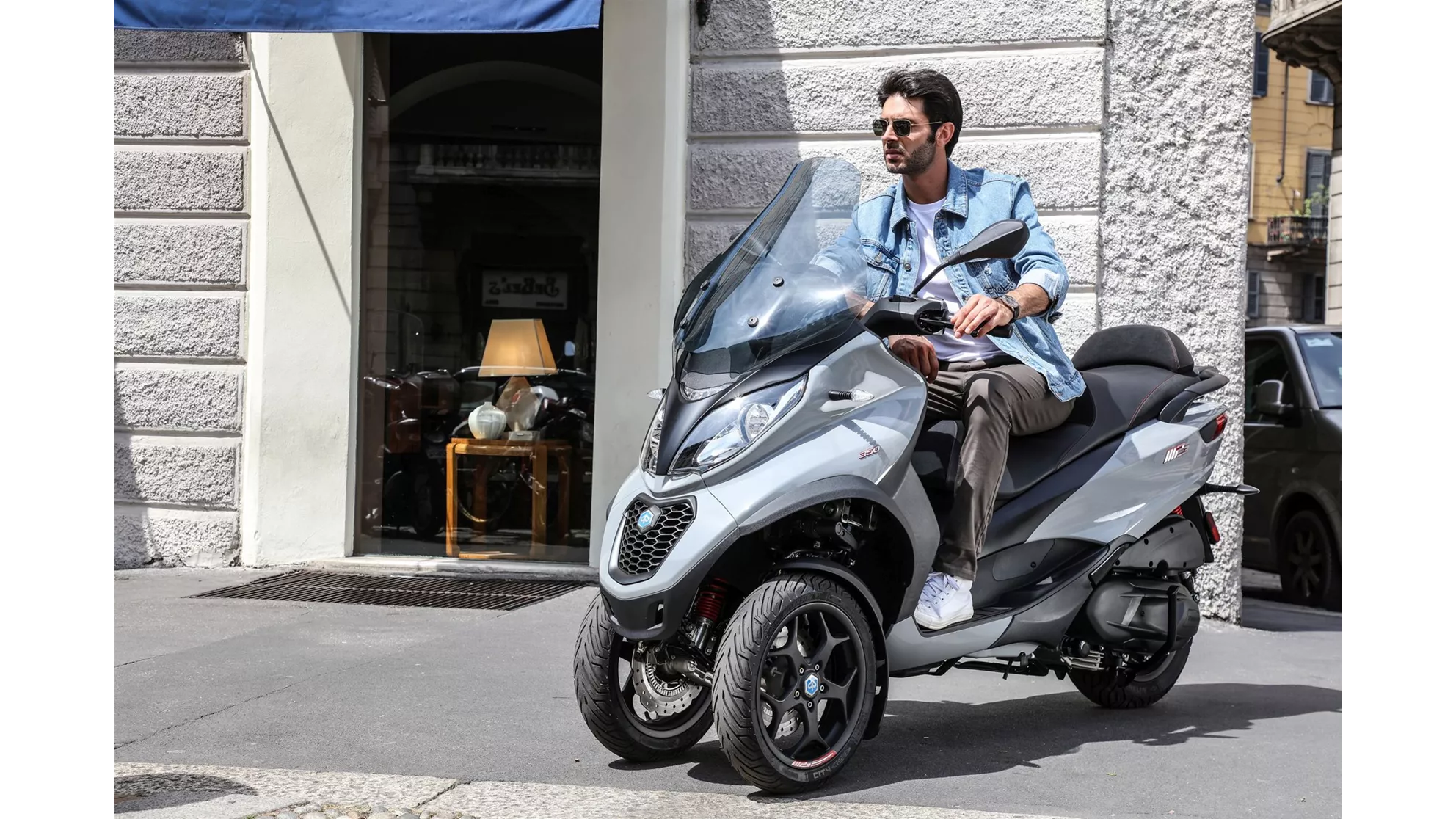 Piaggio MP3 350 ABS-ASR Sport - Image 12 Piaggio MP3 350 ABS-ASR Sport - Image 12