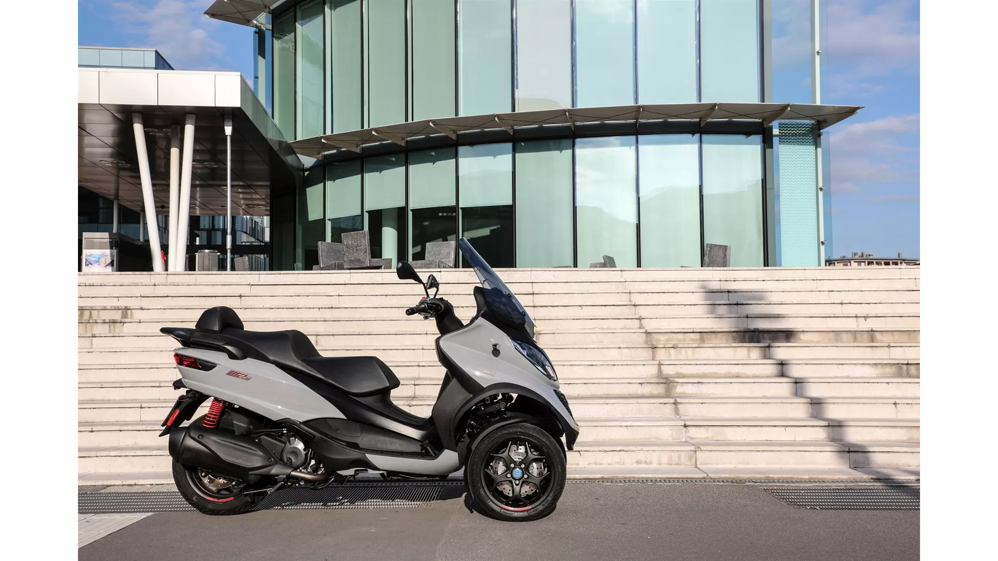 Piaggio MP3 350 ABS-ASR Sport - Image 18 Piaggio MP3 350 ABS-ASR Sport - Image 18