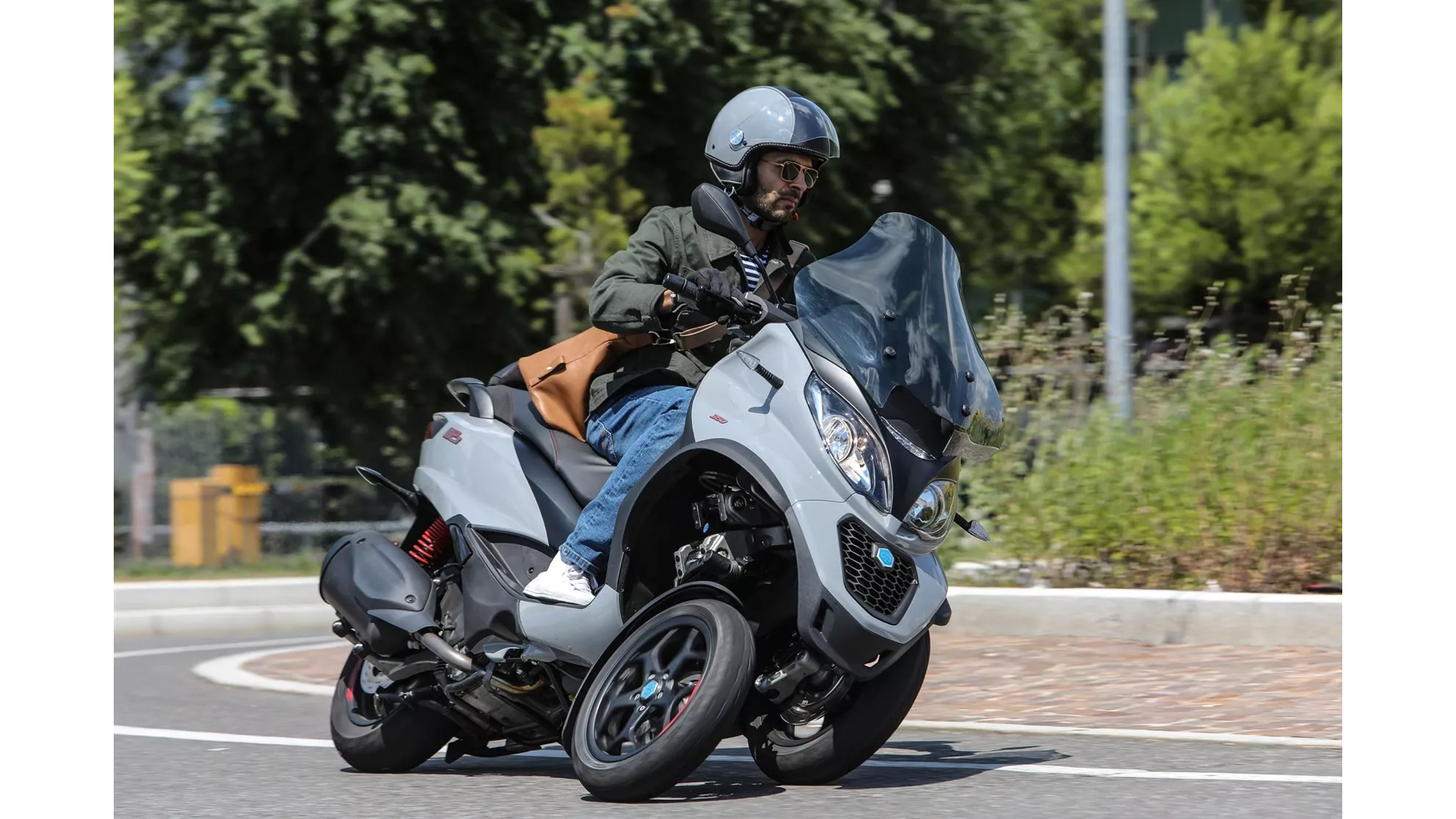 Piaggio MP3 350 ABS-ASR Sport - Image 22 Piaggio MP3 350 ABS-ASR Sport - Image 22