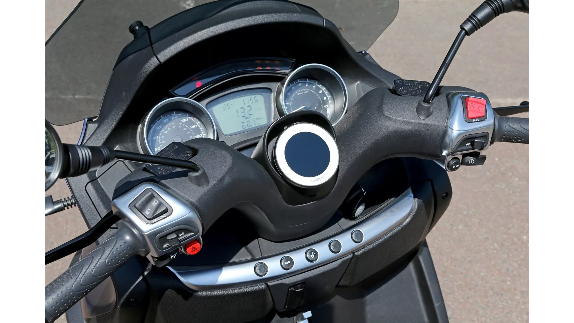 Piaggio MP3 500 hpe Sport - Image 10 Piaggio MP3 500 hpe Sport - Image 10