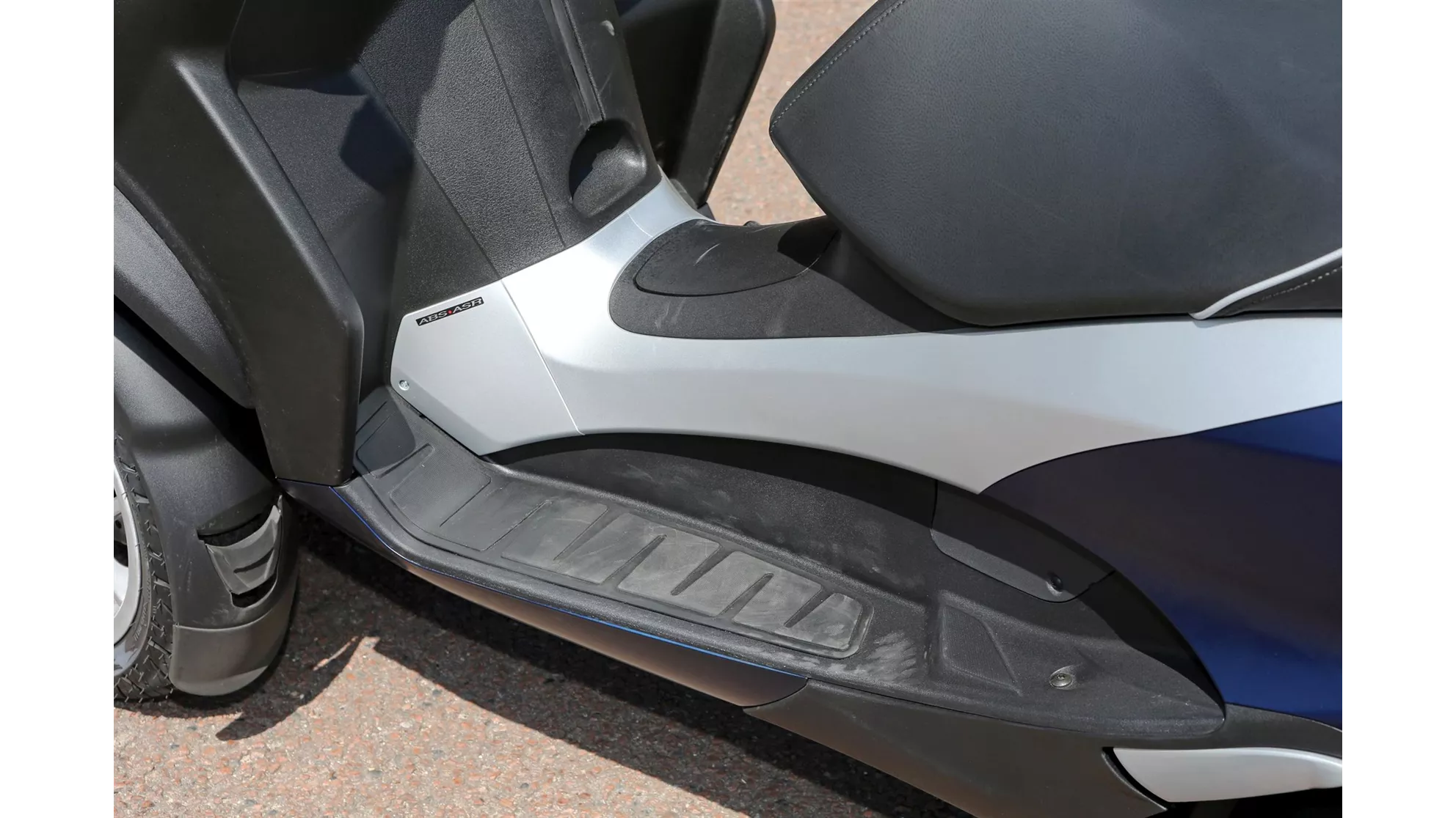 Piaggio MP3 500 hpe Sport - Image 12 Piaggio MP3 500 hpe Sport - Image 12