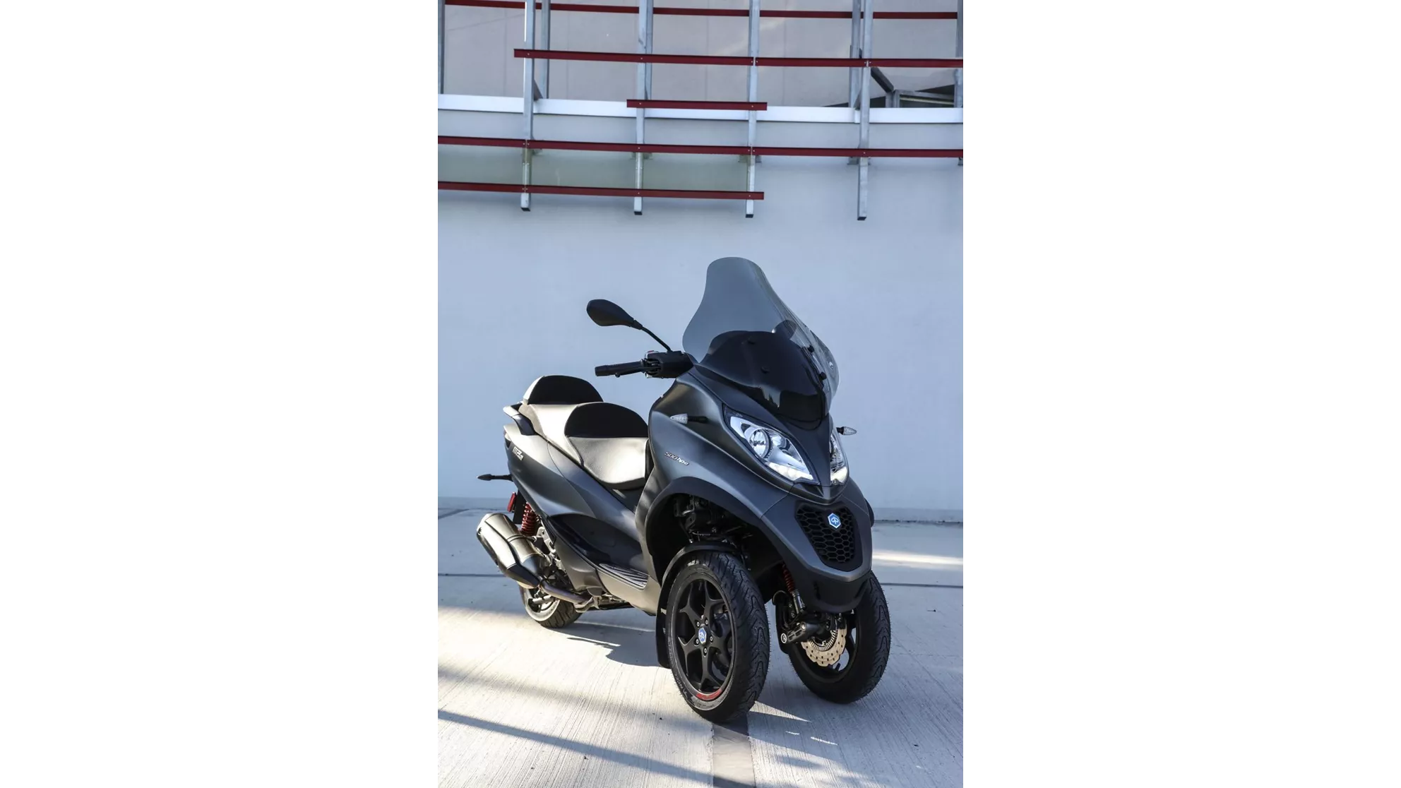 Piaggio MP3 500 hpe Sport Advanced - Image 9 Piaggio MP3 500 hpe Sport Advanced - Image 9