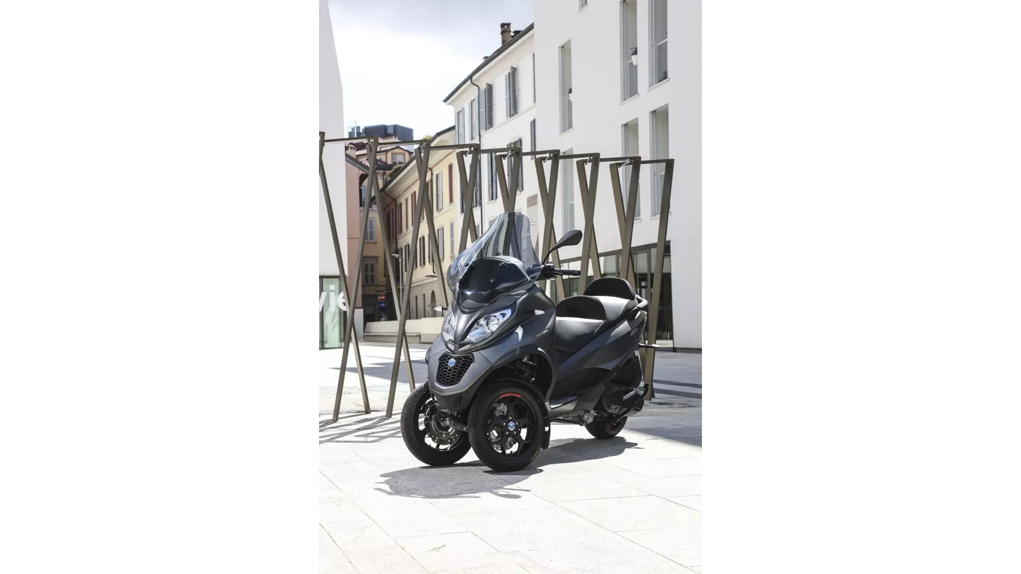 Piaggio MP3 500 hpe Sport Advanced - Image 10 Piaggio MP3 500 hpe Sport Advanced - Image 10