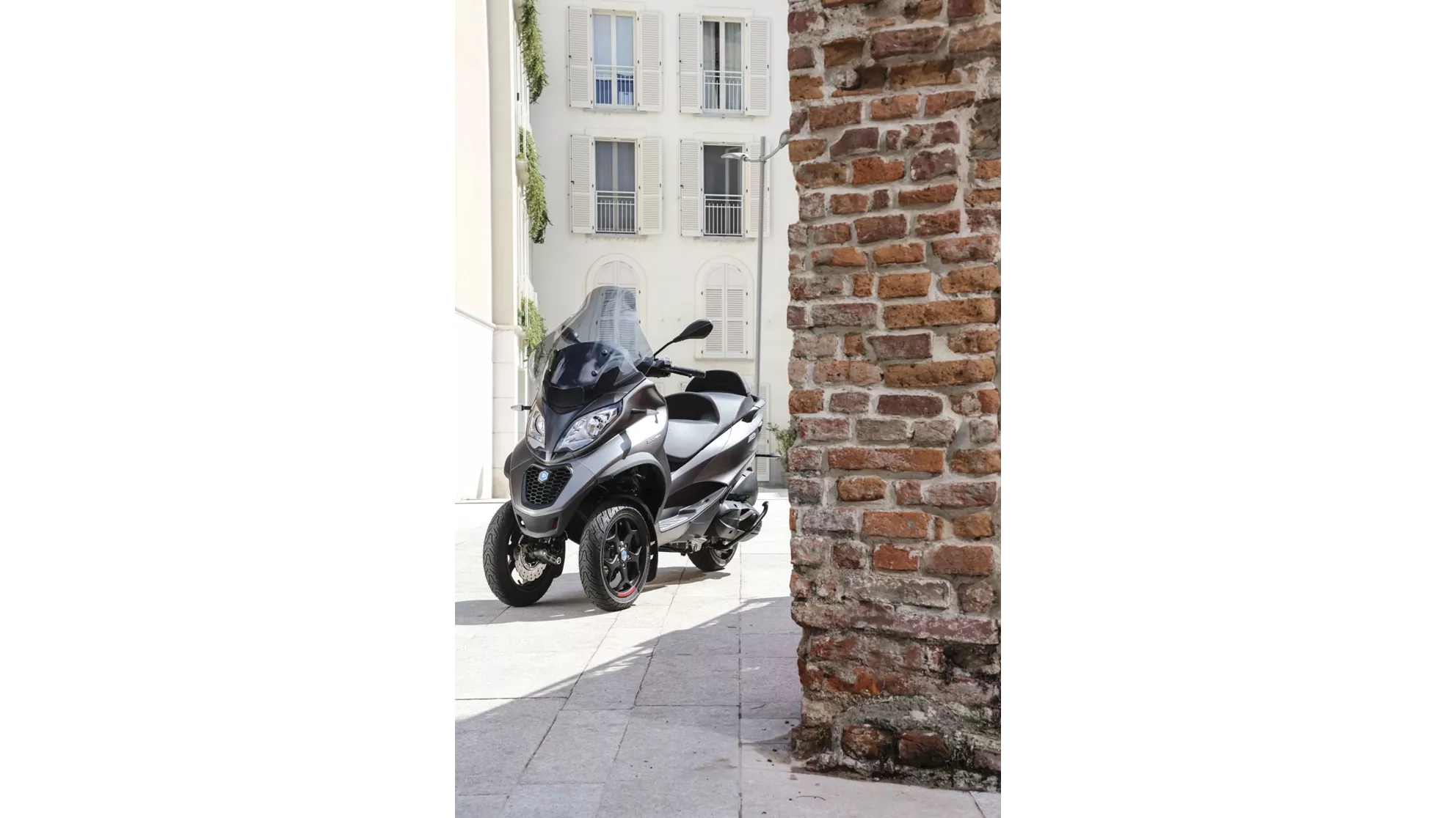 Piaggio MP3 500 hpe Sport Advanced - Image 15 Piaggio MP3 500 hpe Sport Advanced - Image 15