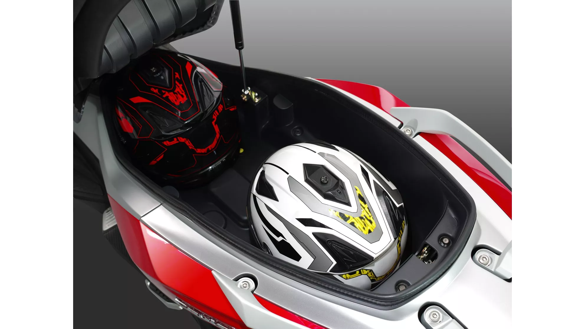 Sym Cruisym 300 - Image 11 Sym Cruisym 300 - Image 11