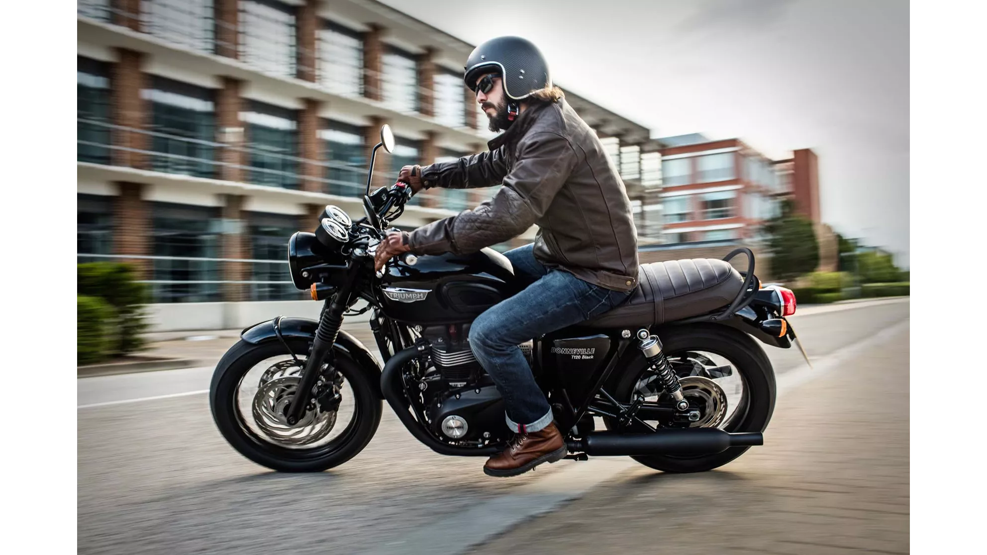 Triumph Bonneville T120 Black - Image 4 Triumph Bonneville T120 Black - Image 4