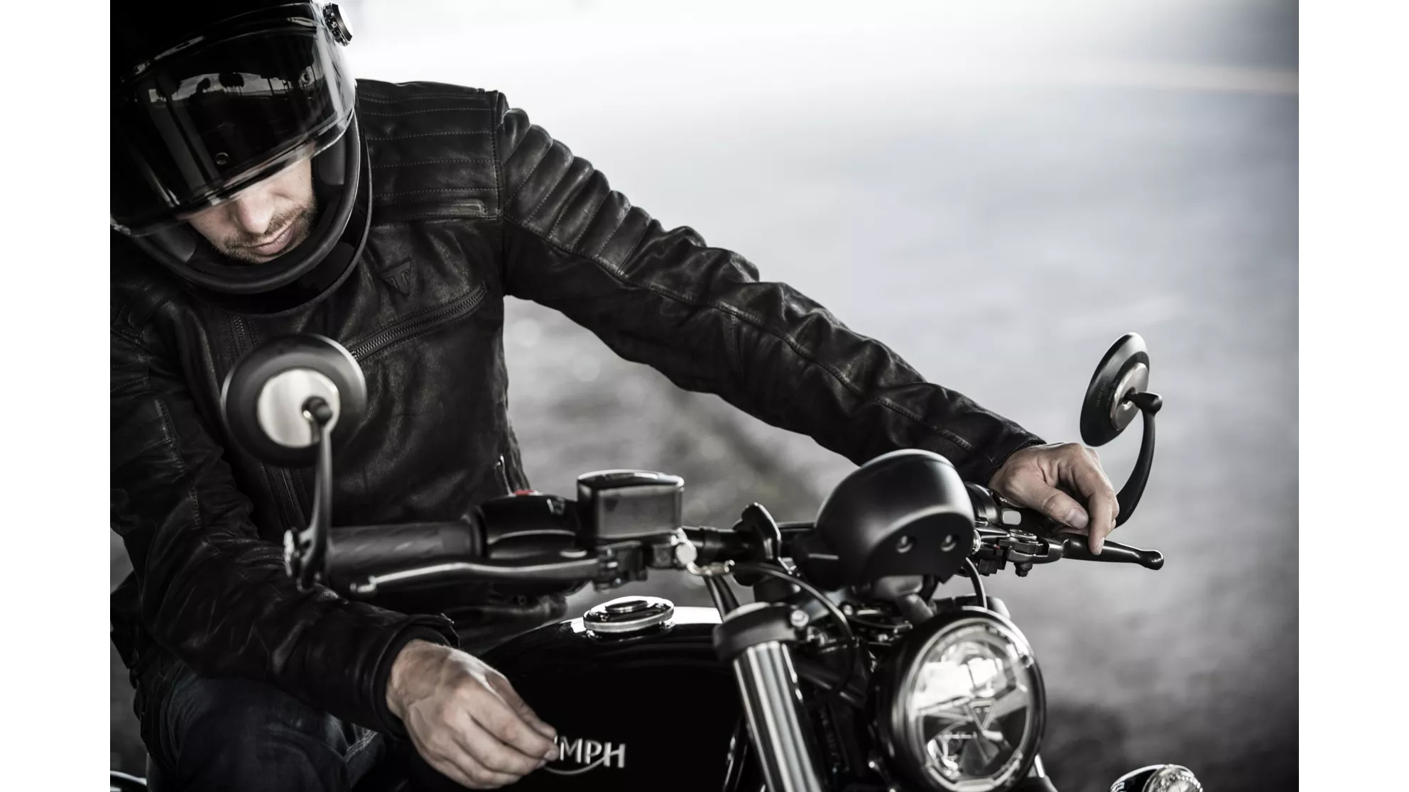 Triumph Bonneville Bobber Black - Image 10 Triumph Bonneville Bobber Black - Image 10