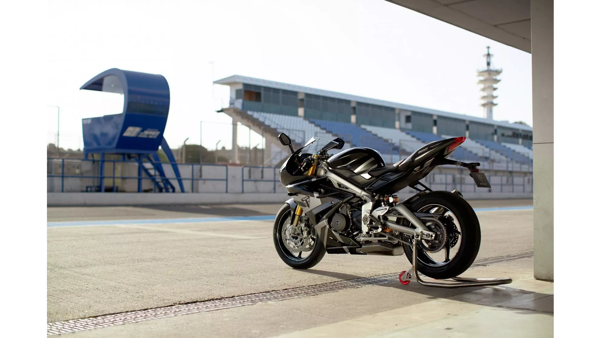 Triumph Daytona 765 Moto2 - Image 1 Triumph Daytona 765 Moto2 - Image 1