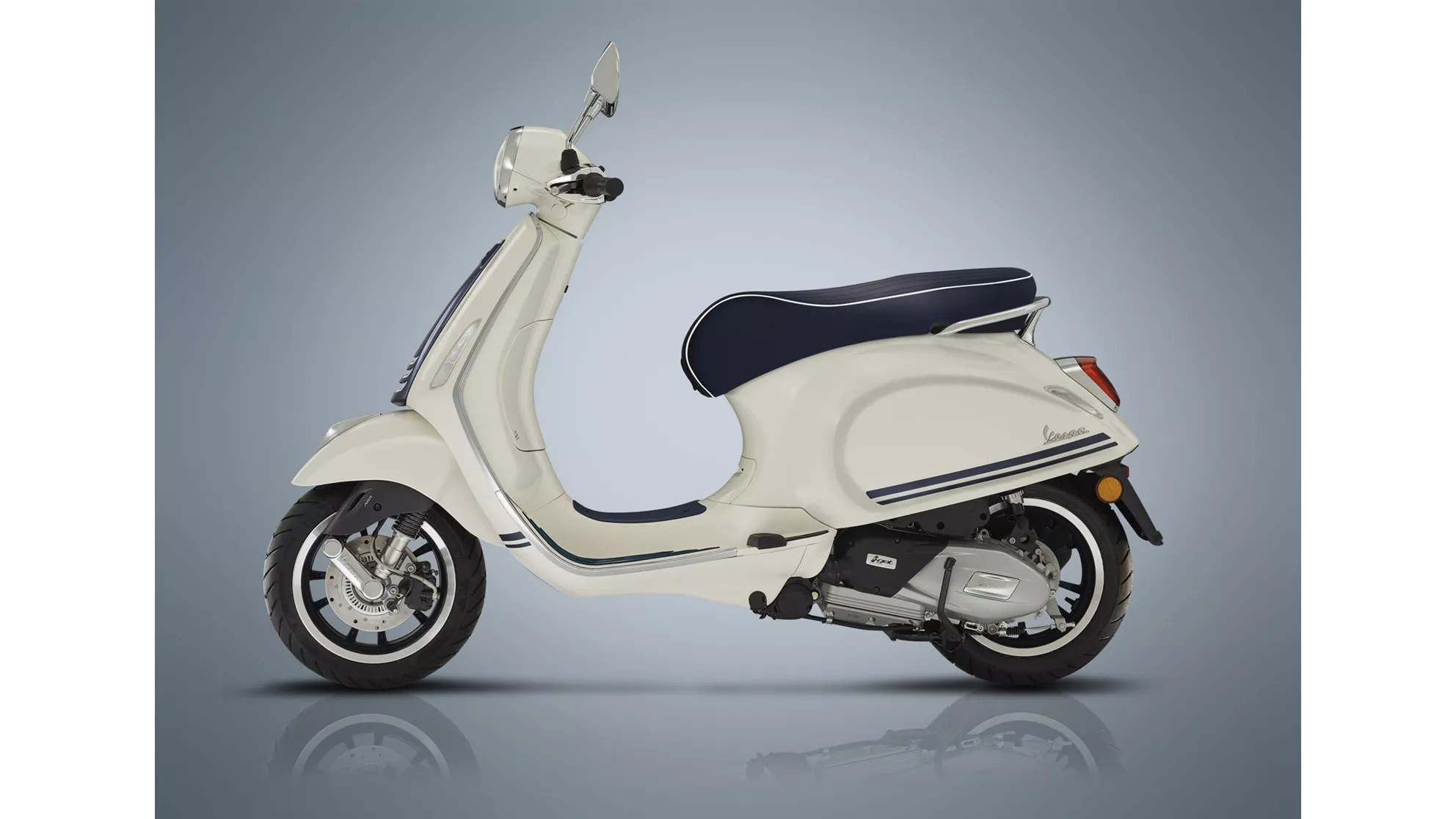 Vespa Primavera 125 Yacht Club - Image 3 Vespa Primavera 125 Yacht Club - Image 3