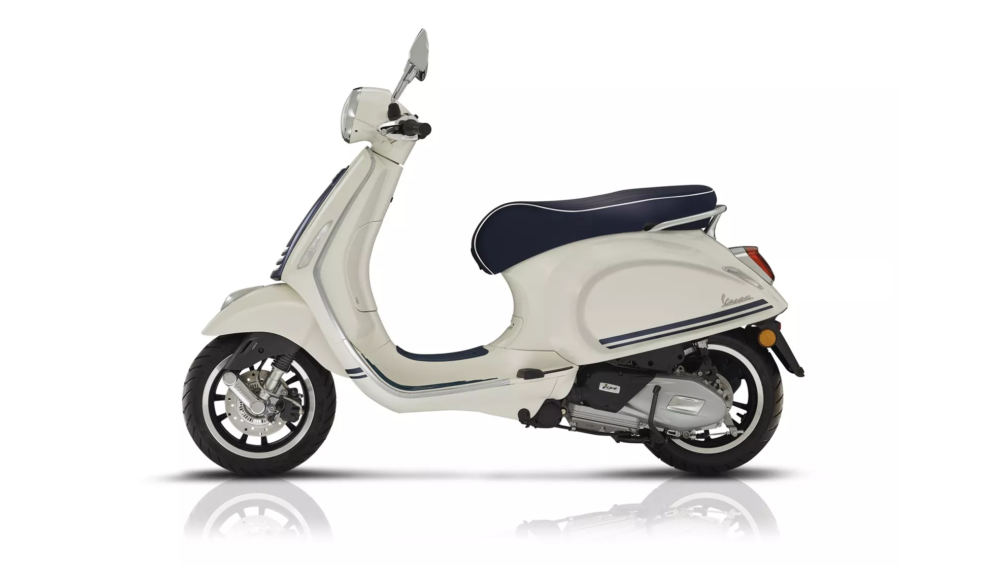 Vespa Primavera 125 Yacht Club - Image 4 Vespa Primavera 125 Yacht Club - Image 4