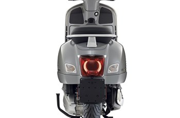 Vespa GTS 300 hpe Super Tech 2019 - Bild 7 Vespa GTS 300 hpe Super Tech 2019 - Bild 7