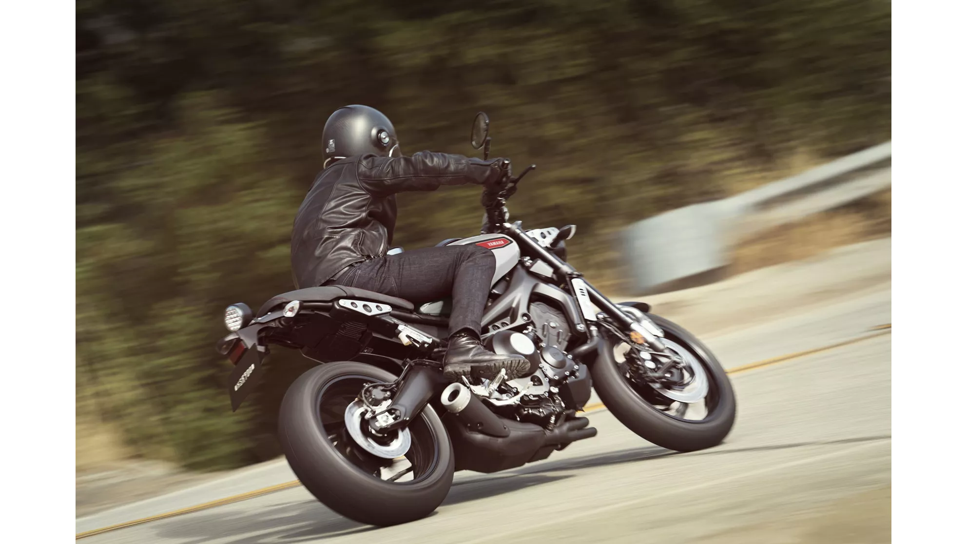 Yamaha XSR900 - Image 4 Yamaha XSR900 - Image 4