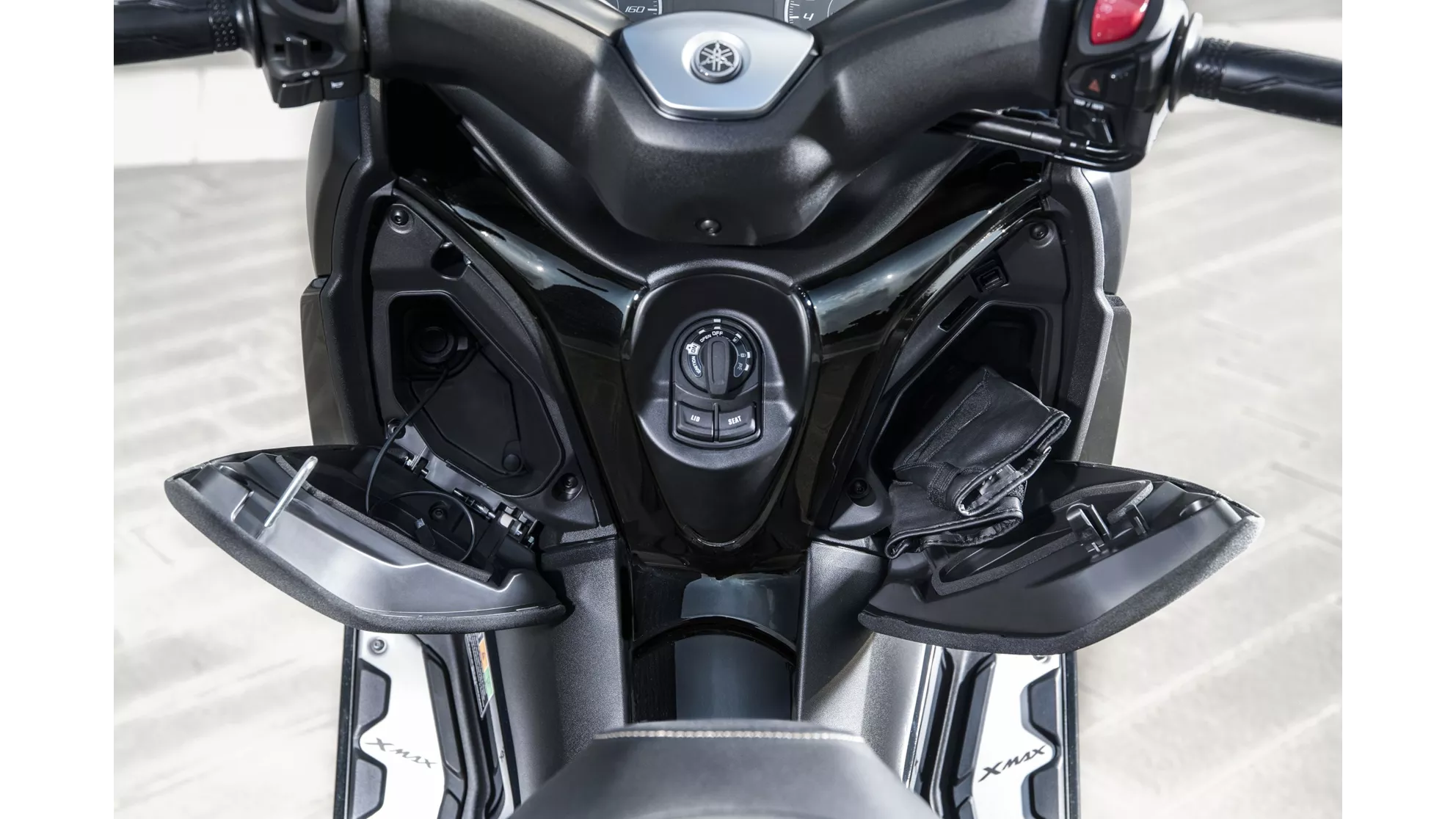 Yamaha XMAX 125 IRON MAX - Image 12 Yamaha XMAX 125 IRON MAX - Image 12