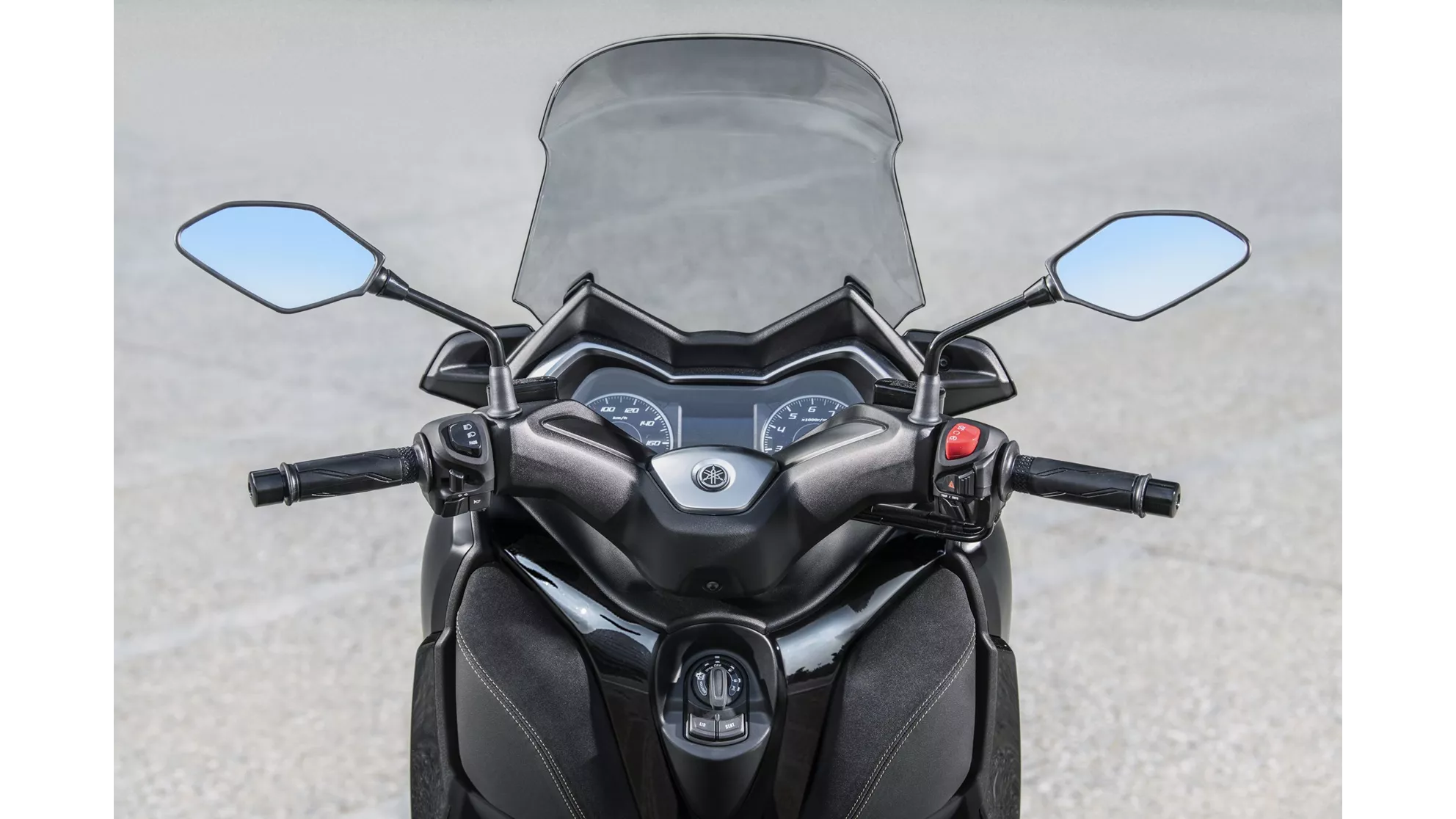 Yamaha XMAX 300 IRON MAX - Image 11 Yamaha XMAX 300 IRON MAX - Image 11