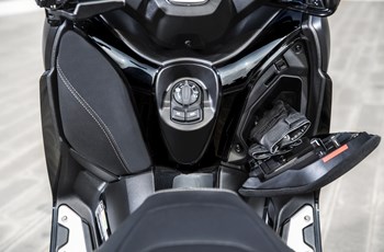 Yamaha XMAX 300 IRON MAX 2019 - Bild 17 Yamaha XMAX 300 IRON MAX 2019 - Bild 17