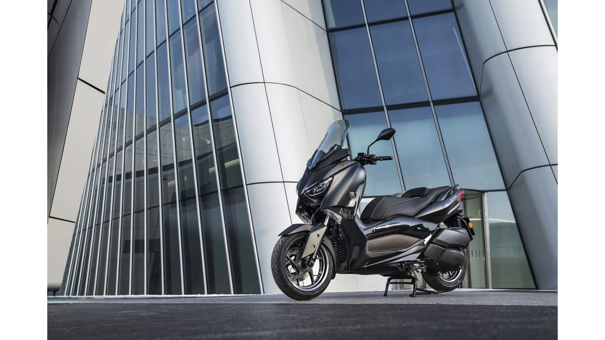 Yamaha XMAX 300 IRON MAX - Image 17 Yamaha XMAX 300 IRON MAX - Image 17