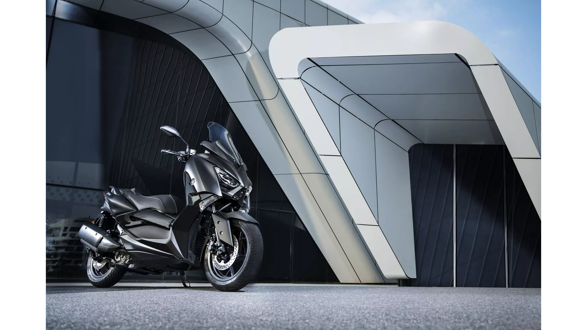 Yamaha XMAX 300 IRON MAX - Image 18 Yamaha XMAX 300 IRON MAX - Image 18