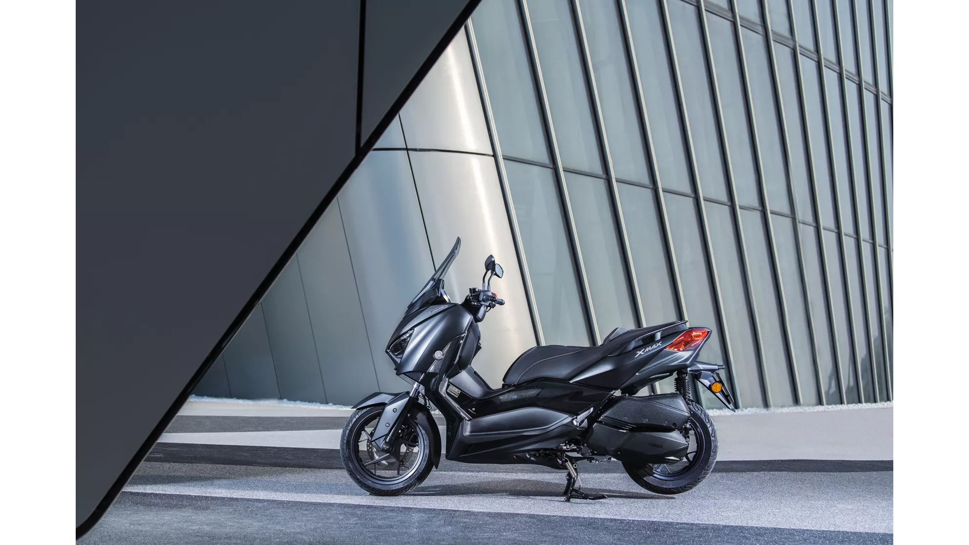 Yamaha XMAX 300 IRON MAX - Image 19 Yamaha XMAX 300 IRON MAX - Image 19
