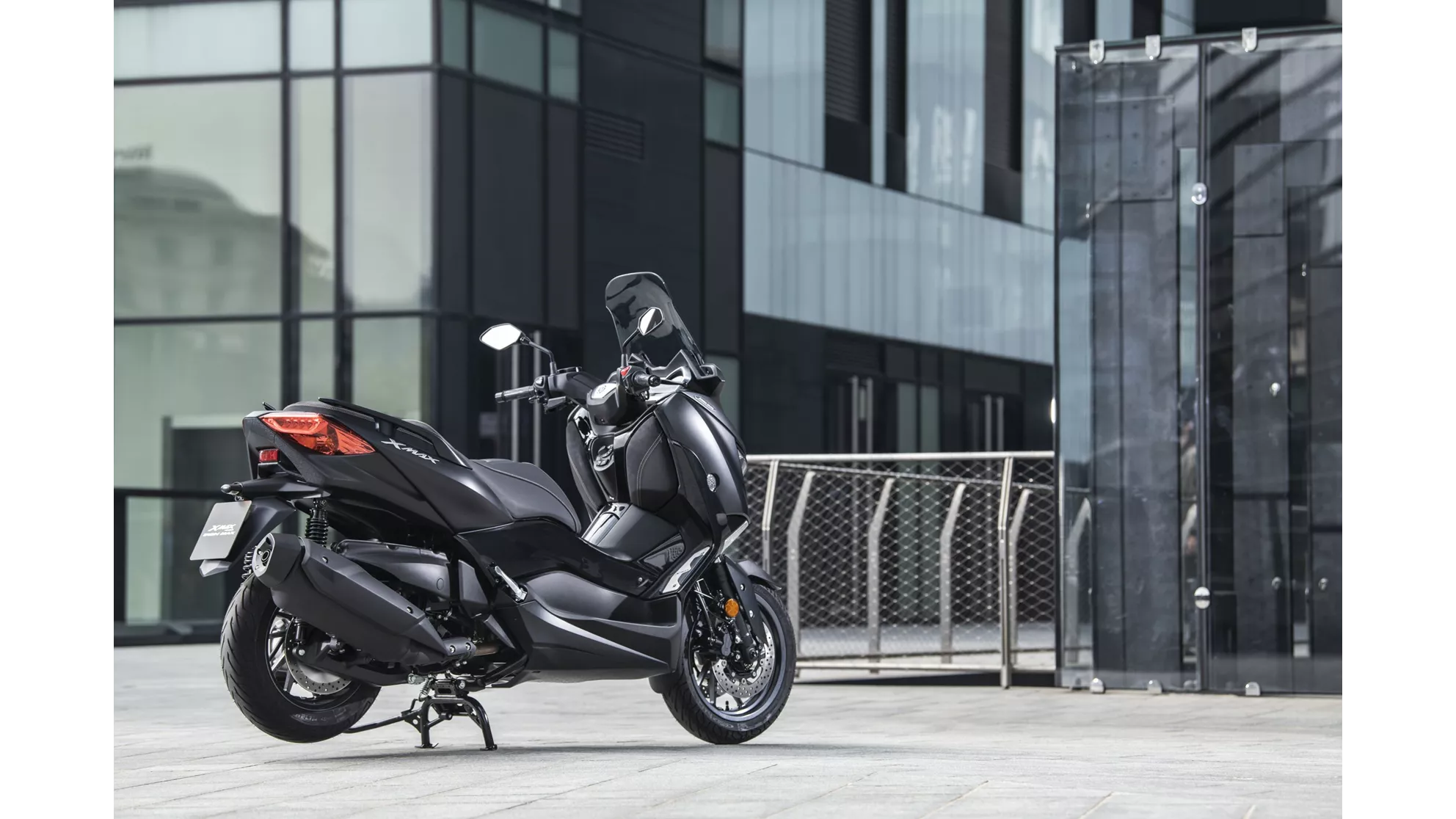 Yamaha XMAX 400 Iron Max - Image 16 Yamaha XMAX 400 Iron Max - Image 16
