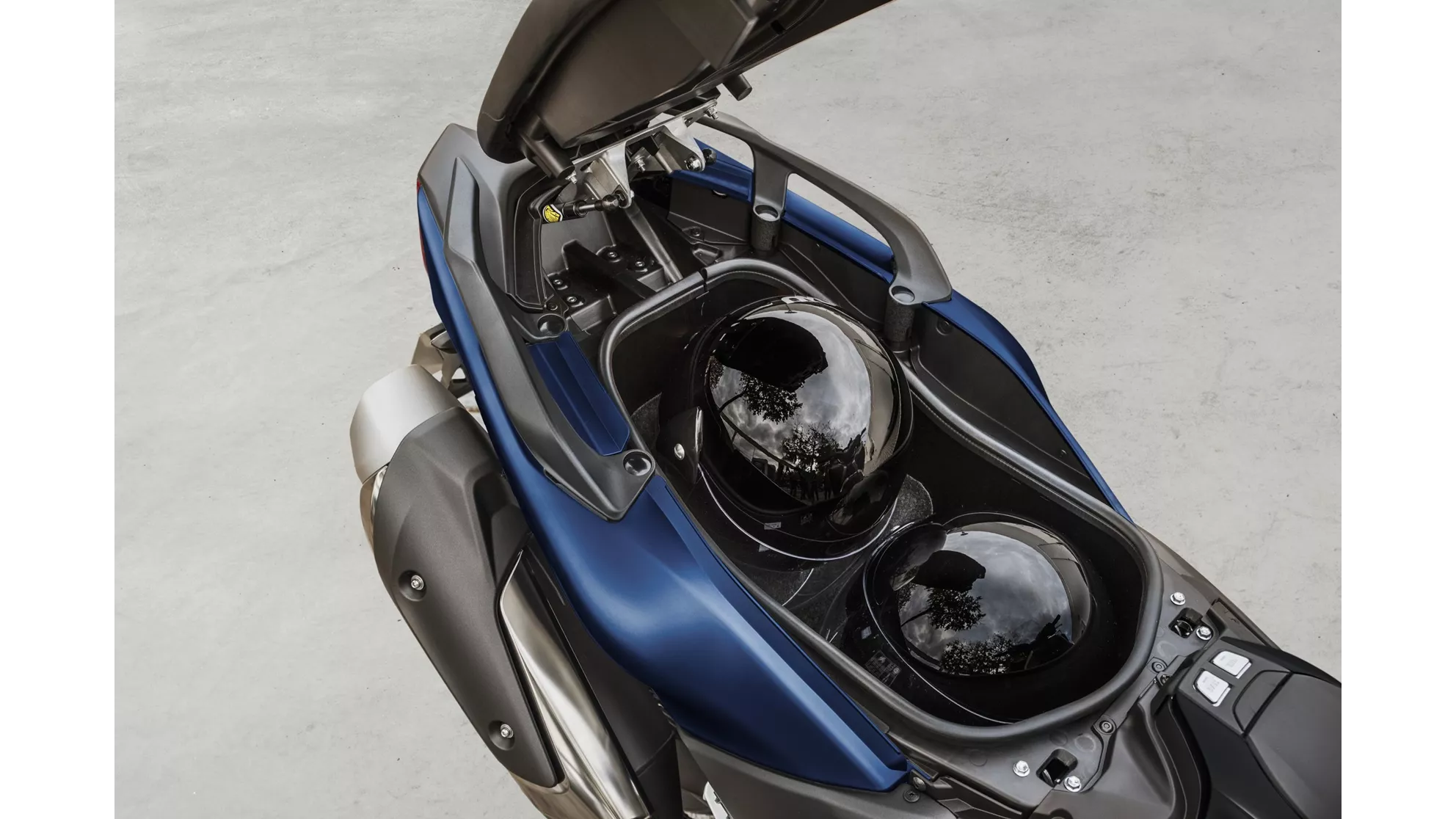 Yamaha TMAX SX Sport Edition - Image 11 Yamaha TMAX SX Sport Edition - Image 11