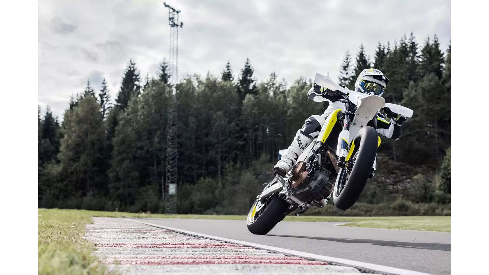 Husqvarna 701 Supermoto - Image 17 Husqvarna 701 Supermoto - Image 17