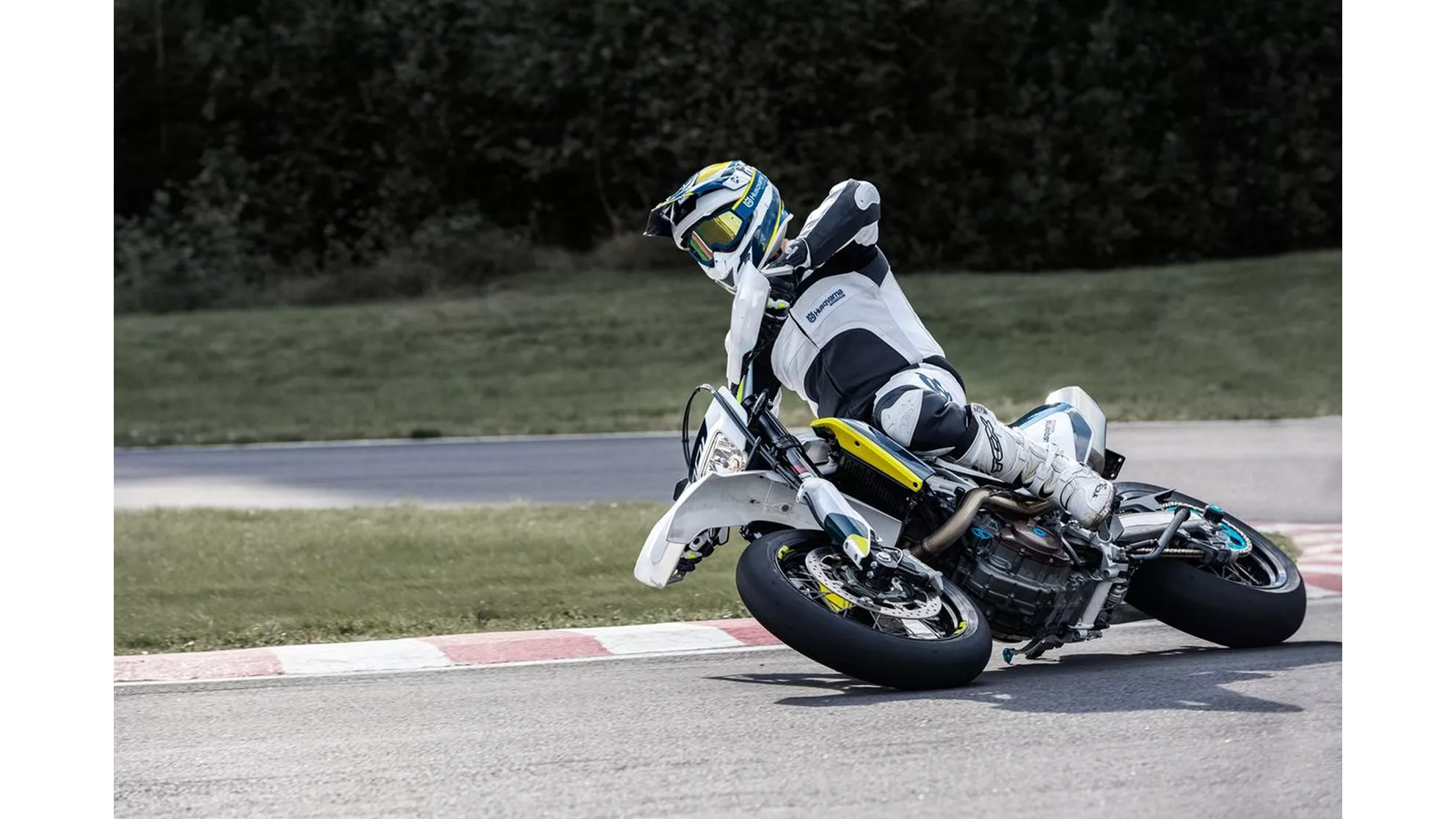 Husqvarna 701 Supermoto - Image 18 Husqvarna 701 Supermoto - Image 18